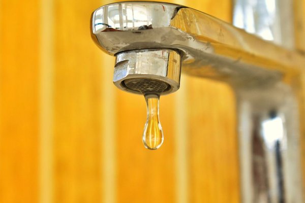 how to fix a leaking faucet