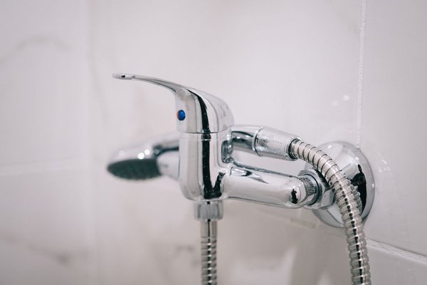 how to replace a showerhead